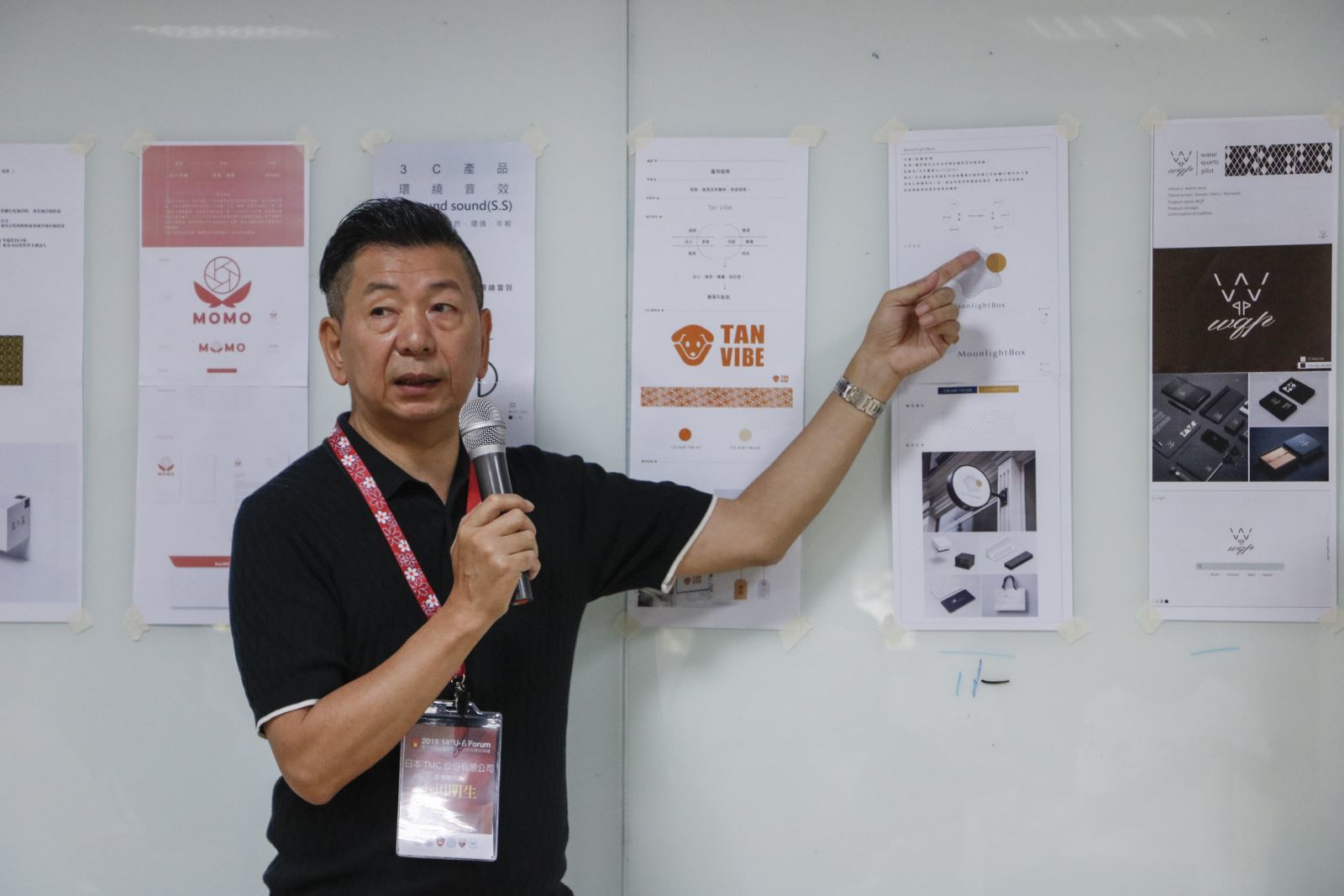 針對學生作品給予專業的建議與啟發